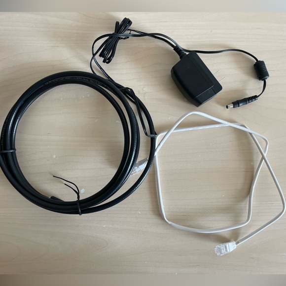 ARRIS White Networking Modem - Picture 3 of 3